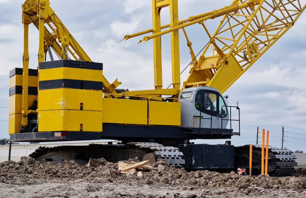 Discover the Critical Differences Between Mobile and Crawler Cranes ...